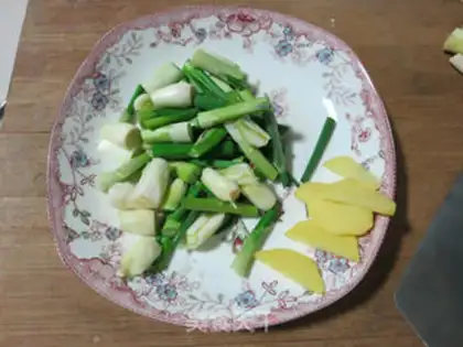 Make Hands on the onions step 1