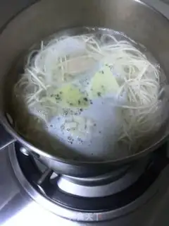 Make Japanese bone noodles step 2