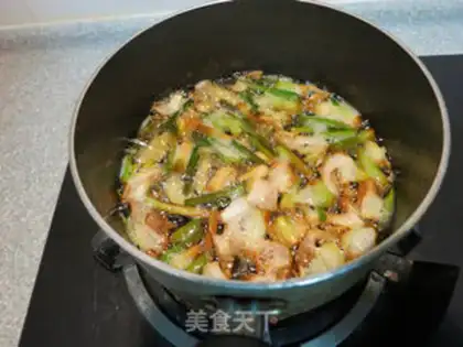 Make Hands on the onions step 3