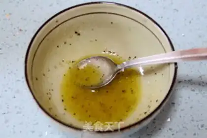 Make The embroidery of sea cucumber salad step 2