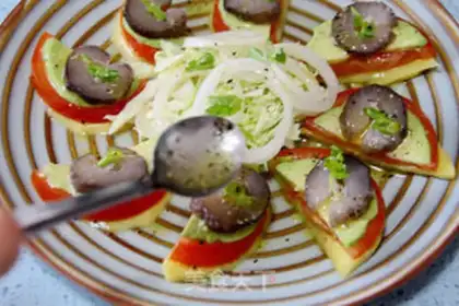 Make The embroidery of sea cucumber salad step 10