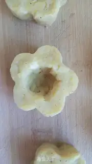 Make Flower potatoes step 9