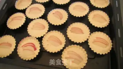 Make Apple mud sponge cake step 5