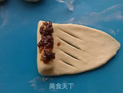 Make Hot rose sauce cones step 6