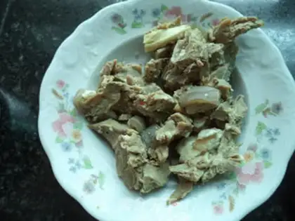 Make Onion fried lamb step 1