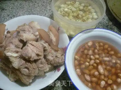 Make Peanut Lotus pig hoof soup step 0