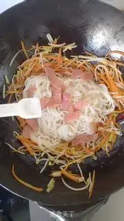 Make Fried noodles step 6