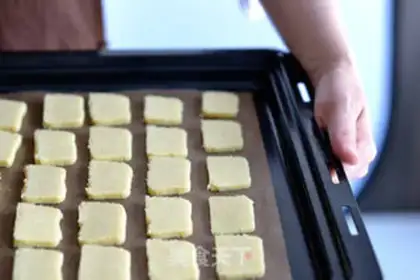 Make Almond cookies step 6