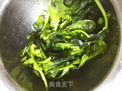 Make Spicy spinach soup step 1