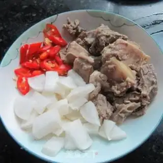 Make A white radish and a roasted cow step 1
