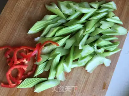 Make Celery lily shrimp step 0