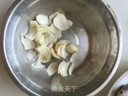 Make Celery lily shrimp step 1