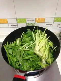 Make Celery Lotus step 1