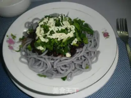 Make Meat sauce salad noodles step 12