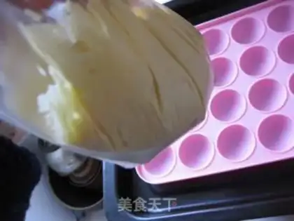 Make Rabbit lollipop cake step 4