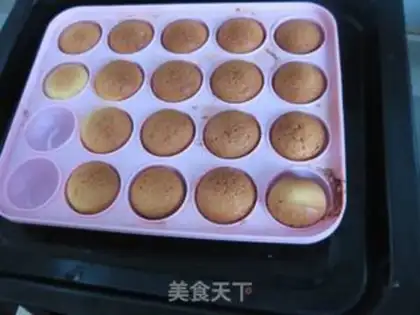 Make Rabbit lollipop cake step 7