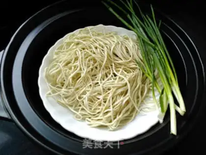 Make Onion noodles step 0