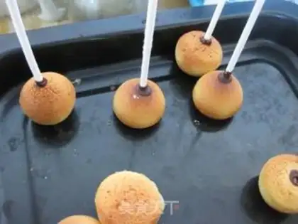 Make Snowman lollipop cake step 5