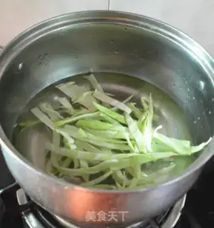 Make A thousand salad rolls of time step 4