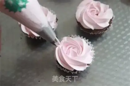 Make Berry Sweet Cupcake step 9