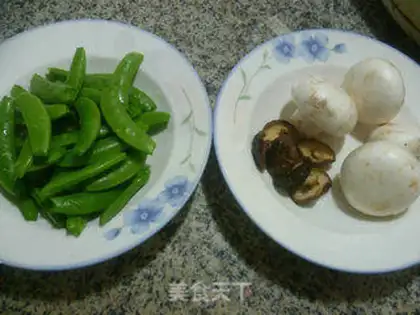 Make Twin mushrooms and sweet beans step 0