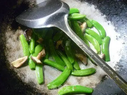 Make Twin mushrooms and sweet beans step 2