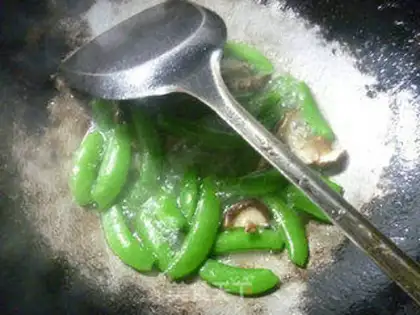 Make Twin mushrooms and sweet beans step 4