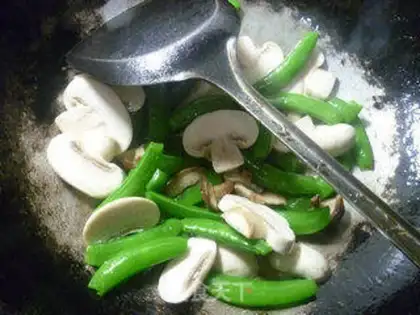 Make Twin mushrooms and sweet beans step 5