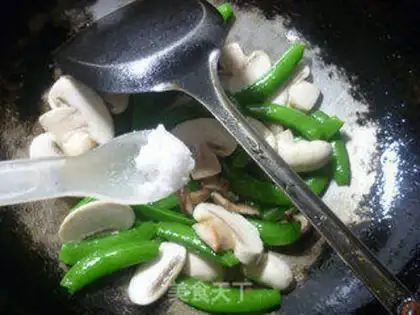 Make Twin mushrooms and sweet beans step 6