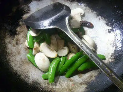 Make Twin mushrooms and sweet beans step 7