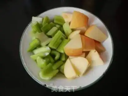 Make Celery apple juice step 1