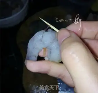 Make Gradually coloured purple shrimp dumplings step 1