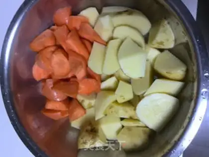Make Red curry potatoes and chicken legs step 1