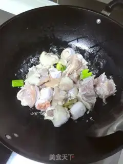 Make Red curry potatoes and chicken legs step 4