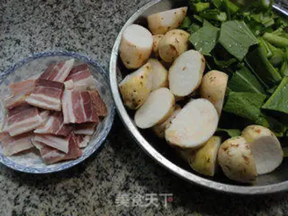 Make The salty oil and the potatoes step 0