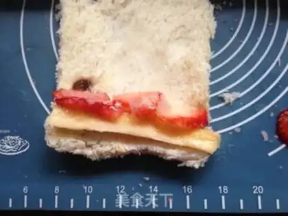 Make Fruit toast step 3