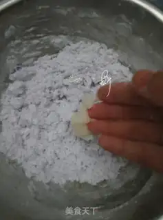 Make Gradually coloured purple shrimp dumplings step 12