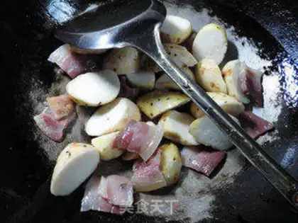 Make The salty oil and the potatoes step 1