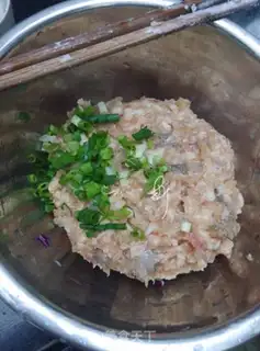 Make Gradually coloured purple shrimp dumplings step 16