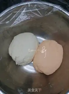 Make Double-coloured fork bun step 5