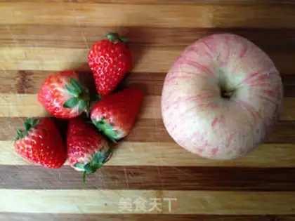 Make Strawberry apple juice step 0