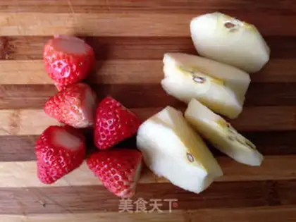 Make Strawberry apple juice step 1