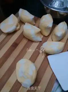 Make Double-coloured fork bun step 20