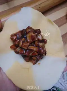Make Double-coloured fork bun step 21