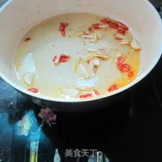 Make Spicy garlic noodles step 1