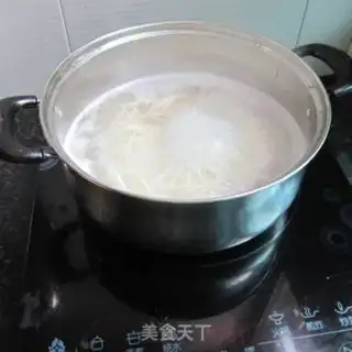 Make Spicy garlic noodles step 8
