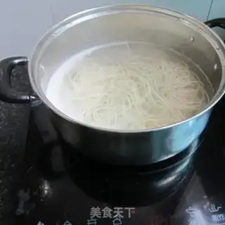 Make Spicy garlic noodles step 9