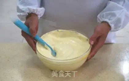 Make A super-detailed eight-inch twilight cake step 15
