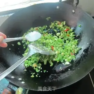 Make Chili egg fried rice step 4