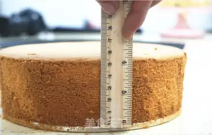Make A super-detailed eight-inch twilight cake step 20